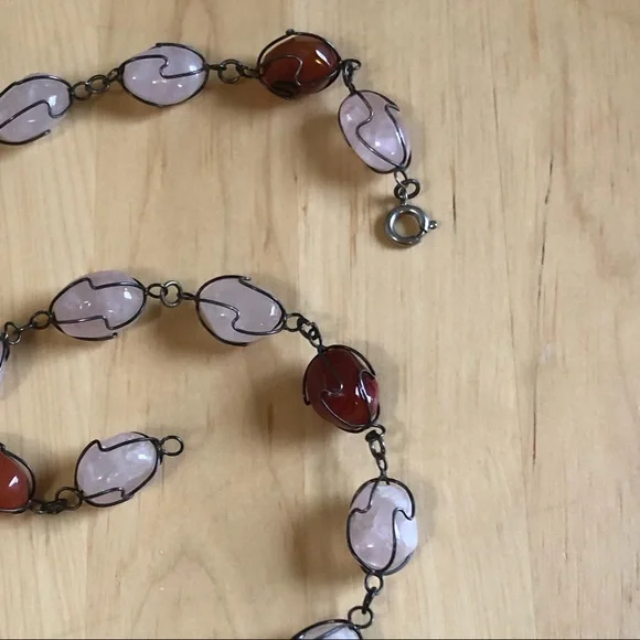 SOLD Vintage 21” Tumbled Oval Caged Rose Quartz & Carnelian Stone Metal Necklace - Picture 4 of 4